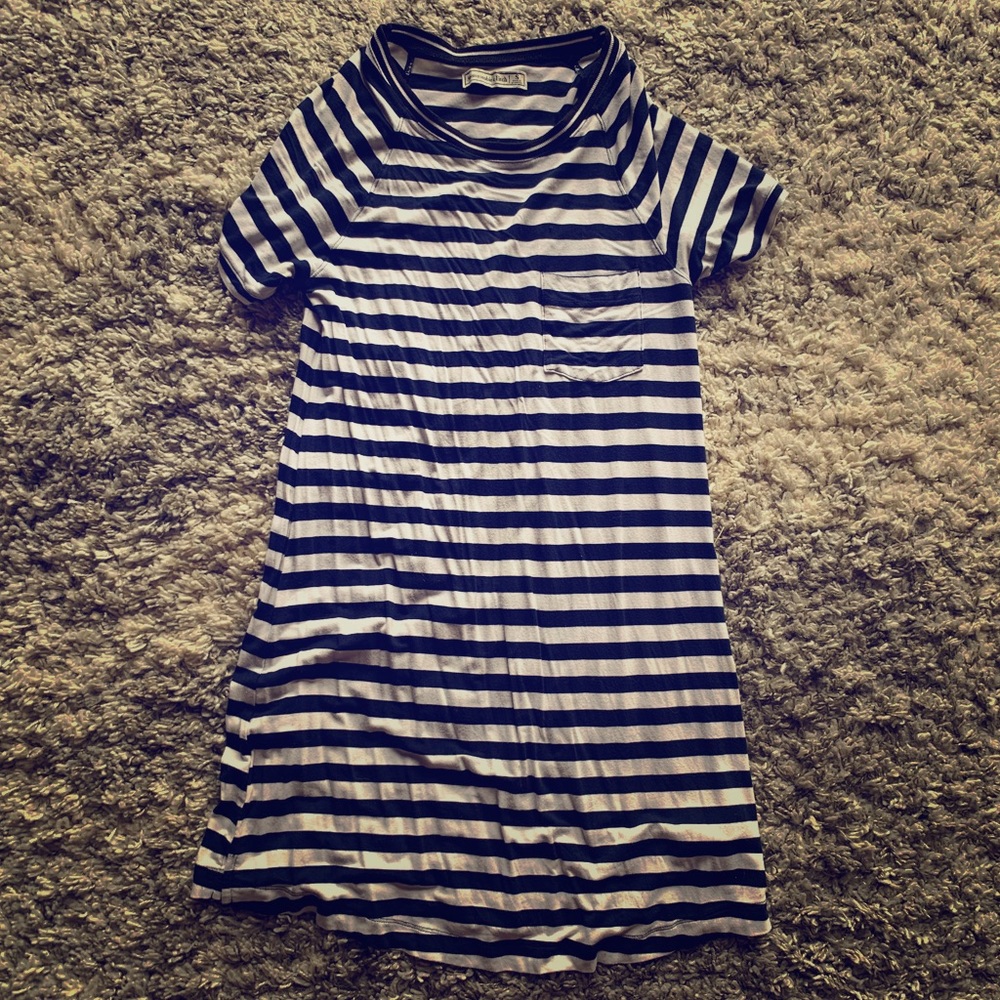 A&F t-shirt dress!🤍